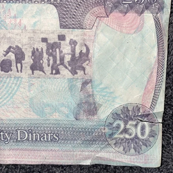 Iraq Circulated 250 Dinar Bank Note and a Circulated Honduran Paper Money Bill - Picture 6 of 13